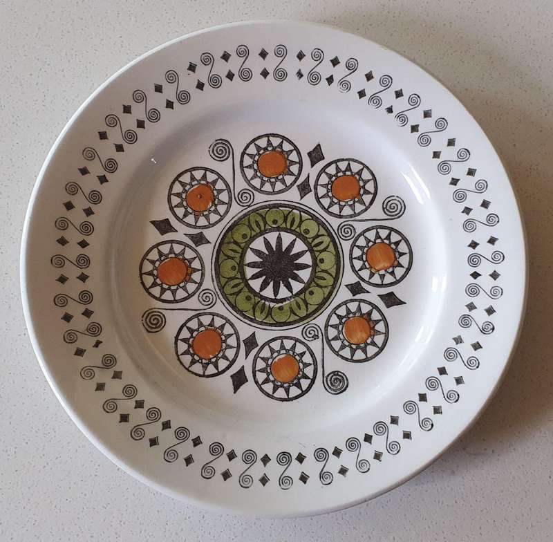 Broadhurst made in England ironstone plate - Kathie Winkle - Renaissance - as per photos