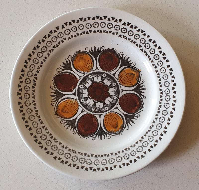 Broadhurst made in England ironstone plate - Kathie Winkle -October - as per photos