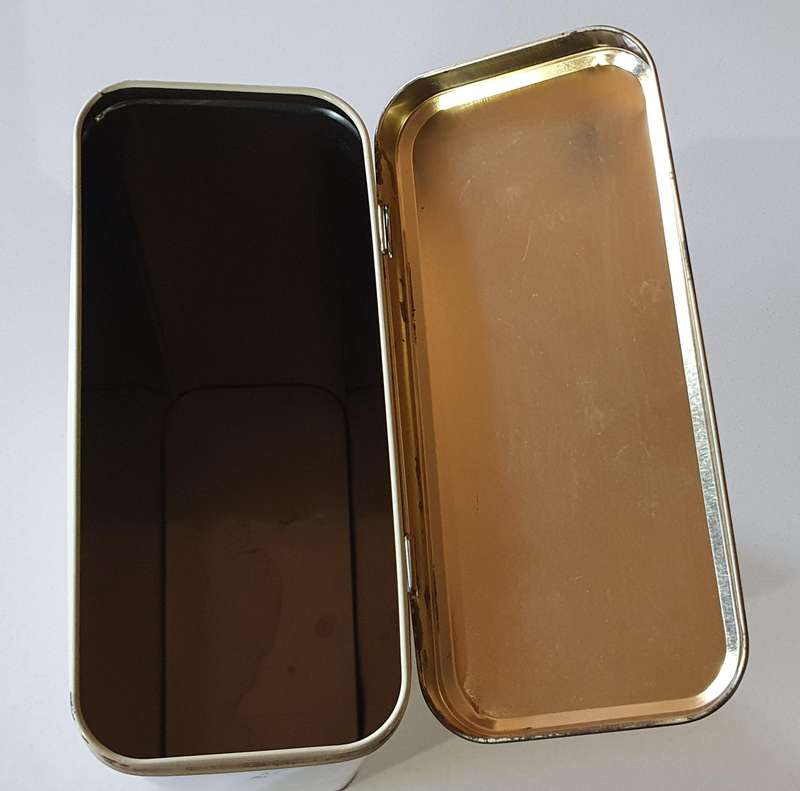 OUMA RUSKS tin as per photo.