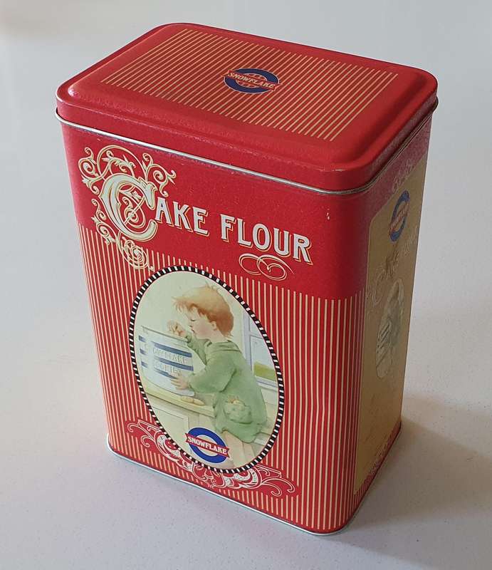 SNOWFLAKE CAKE FLOUR tin as per photo.