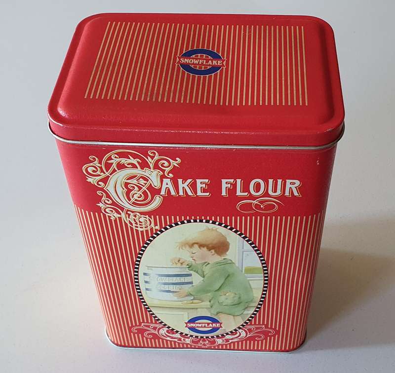 SNOWFLAKE CAKE FLOUR tin as per photo.