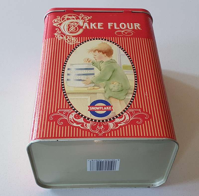 SNOWFLAKE CAKE FLOUR tin as per photo.