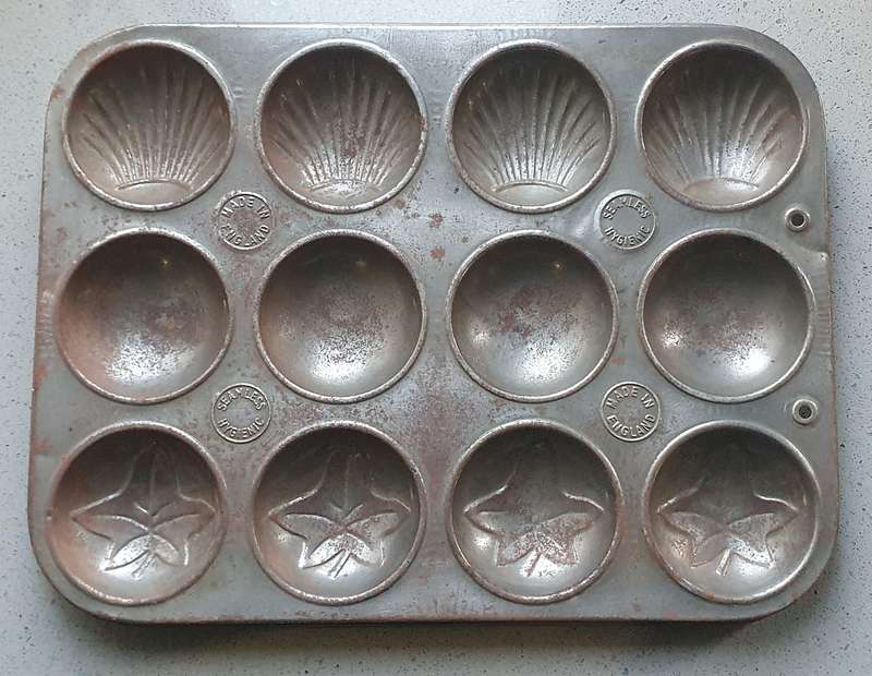 Vintage baking tray tin pan - made in England - as per photo