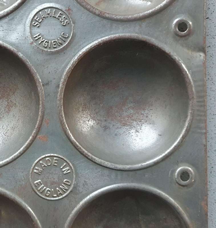 Vintage baking tray tin pan - made in England - as per photo