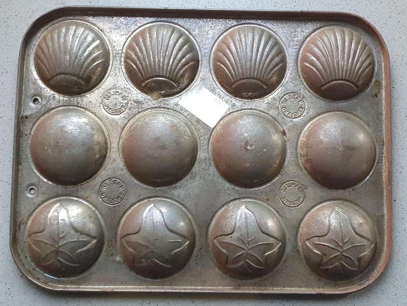 Vintage baking tray tin pan - made in England - as per photo