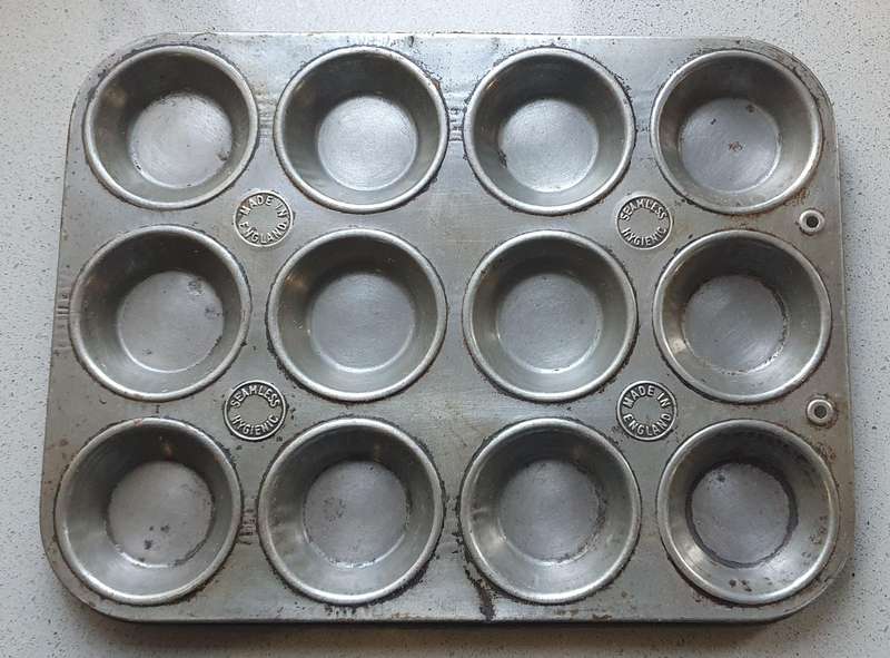 Vintage baking tray tin pan - made in England - as per photo