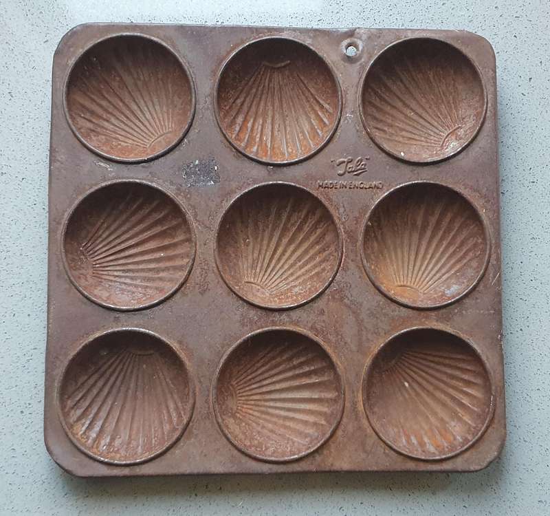 Vintage rusted baking tray tin pan - TALA made in England - as per photo