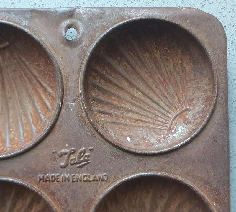 Vintage rusted baking tray tin pan - TALA made in England - as per photo