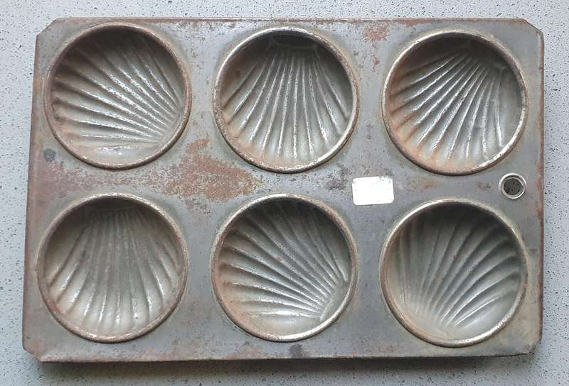 Vintage Baking tray tin pan as per photo
