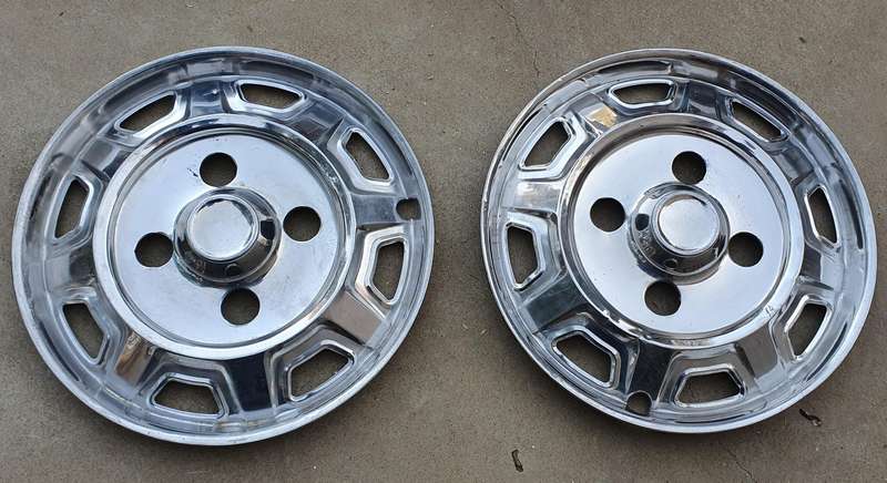2 Vintage wheel hubcap as per photo