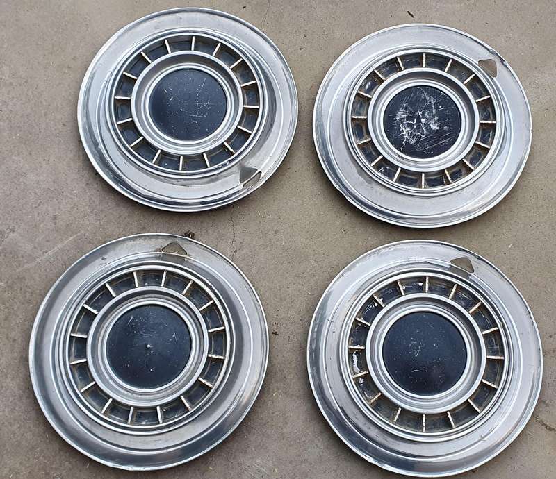 4 Vintage wheel hubcap as per photo