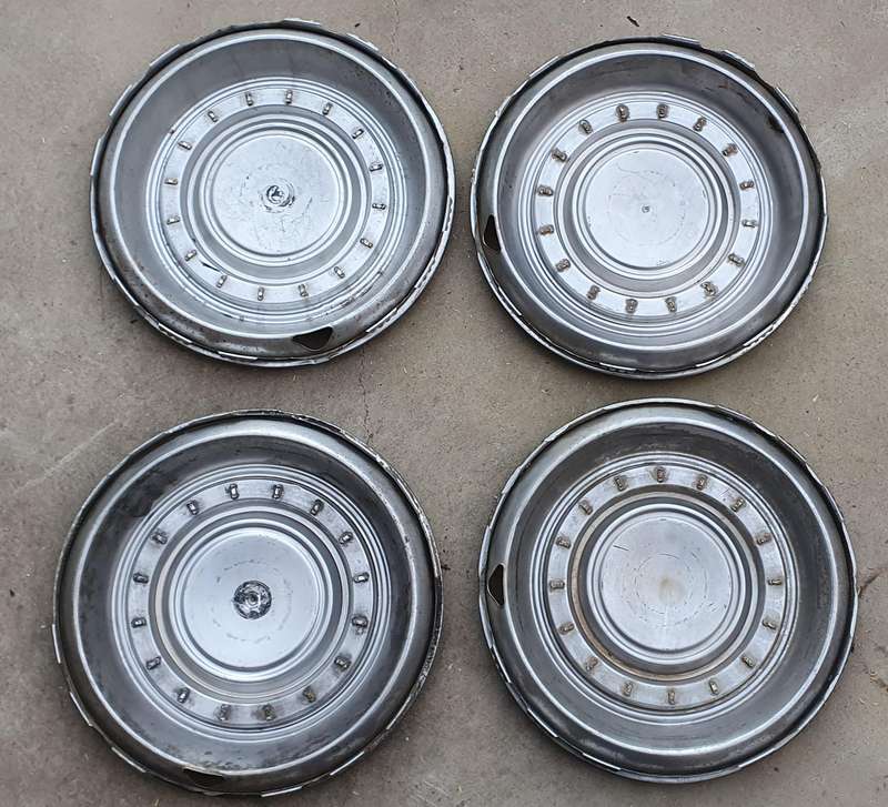 4 Vintage wheel hubcap as per photo