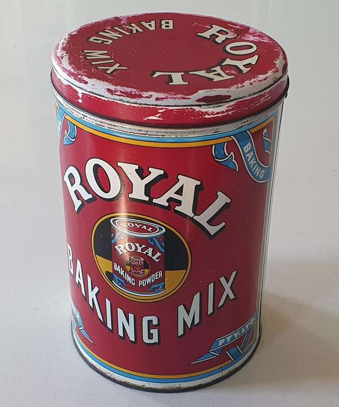 Large vintage ROYAL BAKING tin as per photos