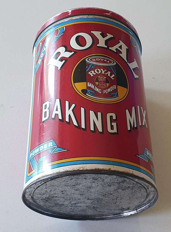 Large vintage ROYAL BAKING tin as per photos