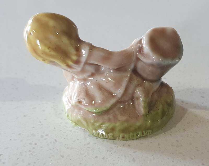 1 Miniature Wade ornament figures as per photo