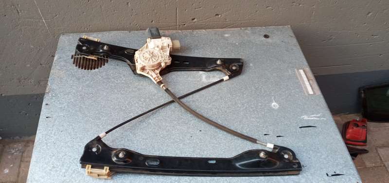 BMW 3 Series  E90 2007 Front Right Door window Regulator