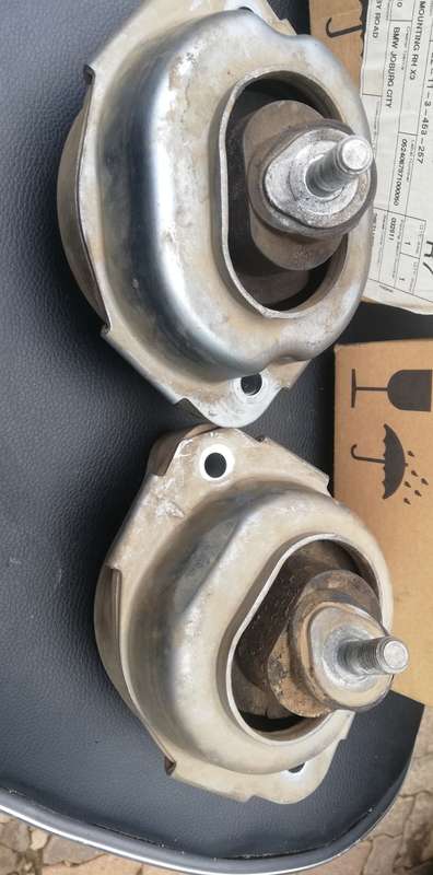 BMW X3 E83 LEFT/RIGHT ENGINE MOUNT 22113453257 & 22113421299