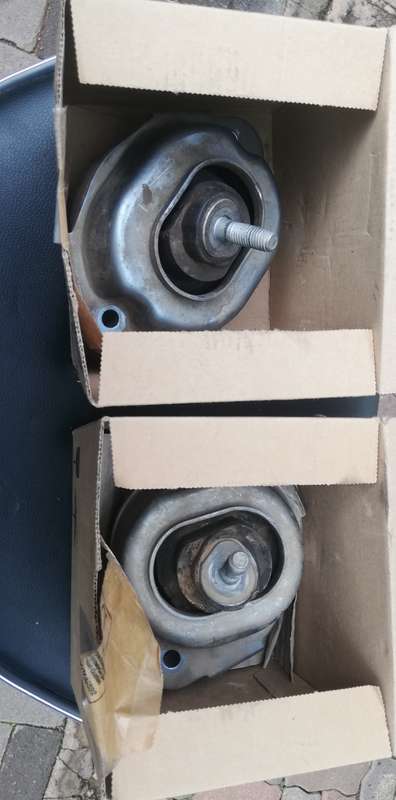 BMW X3 E83 LEFT/RIGHT ENGINE MOUNT 22113453257 & 22113421299