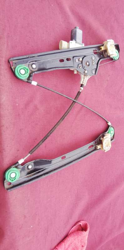 BMW 3 Series  E90 2007 Front Right Door window Regulator
