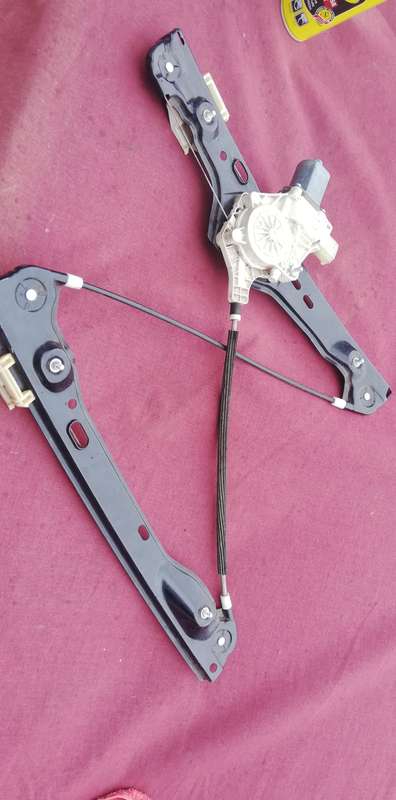 BMW 3 Series  E90 2007 Front Right Door window Regulator