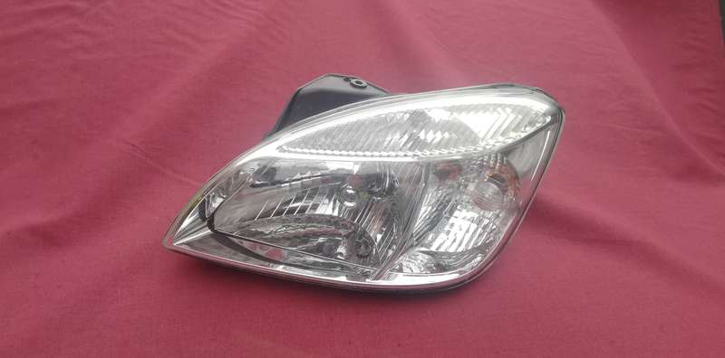 KIA RIO LEFT HEADLIGHT HALOGEN 2005-2010