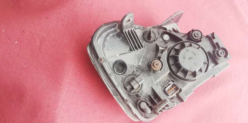 KIA RIO LEFT HEADLIGHT HALOGEN 2005-2010
