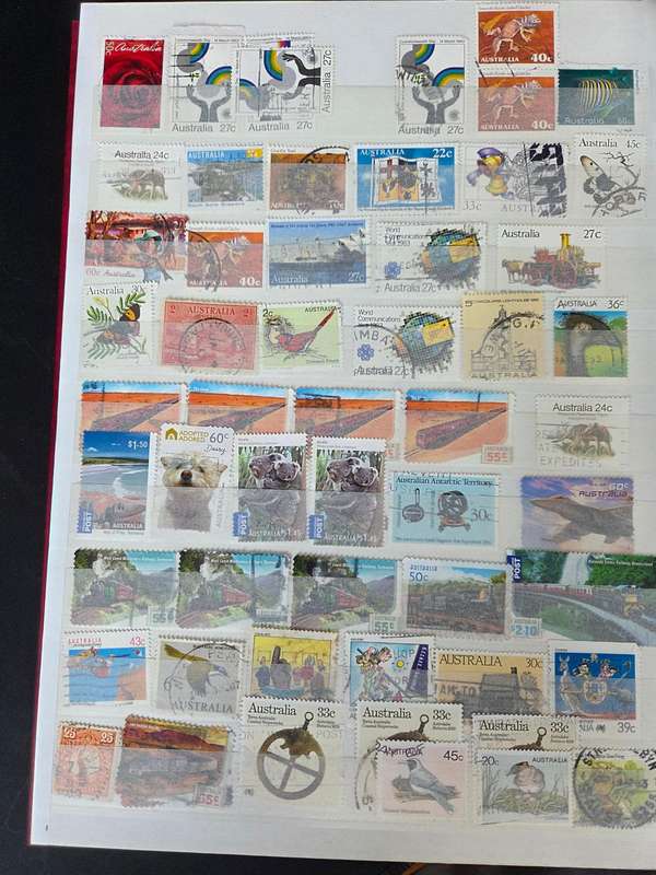 Australia Collection in 3 large stock books, 2000 stamps fine used