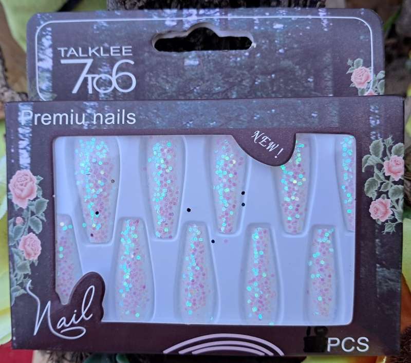 Press-on Glitter Nails - 10pc Iridescent White with Glue Dots