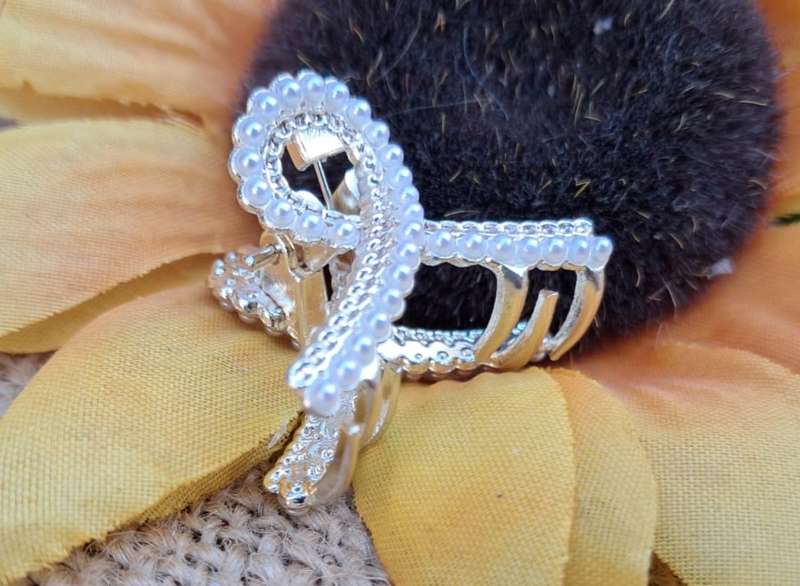 Metal Hair Clip - Small, Mini Pearl Bow