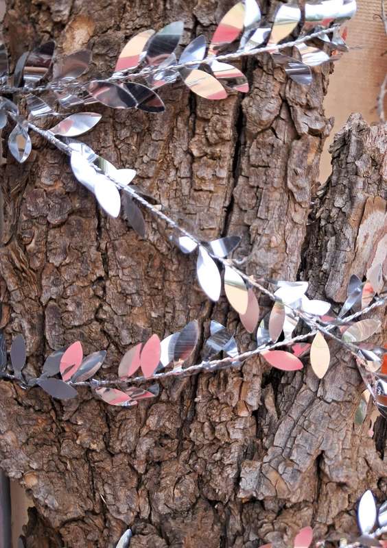 Wired Tinsel Leaves Garland 7m Silver