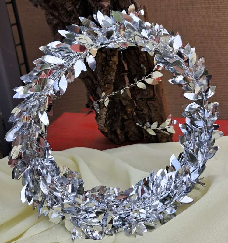Wired Tinsel Leaves Garland 7m Silver