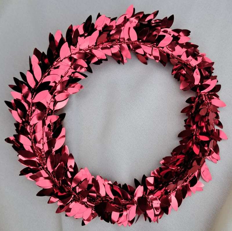 Wired Tinsel Leaves Garland 7m Red