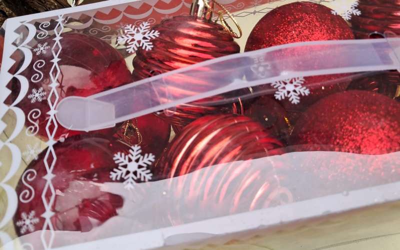 Christmas Decorations Baubles 24pc Red Assortment