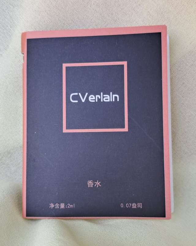 CVerlaln Perfume Sample 2ml - Grapefruit, Rose, and Sandalwood