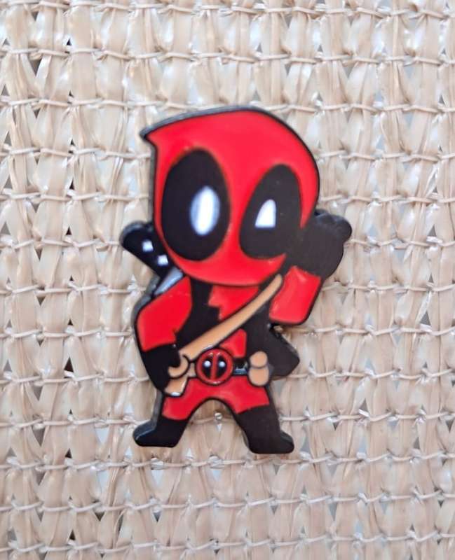 Enamel Metal Pin Badge Deadpool Peace Sign