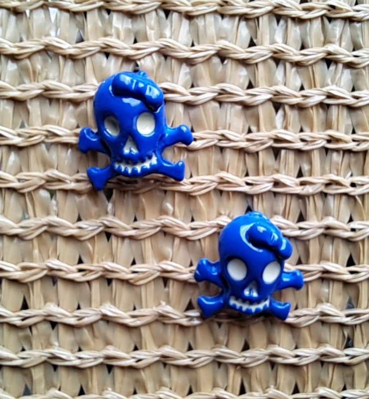 Colourful Metal Skull Stud Earrings - Royal Blue
