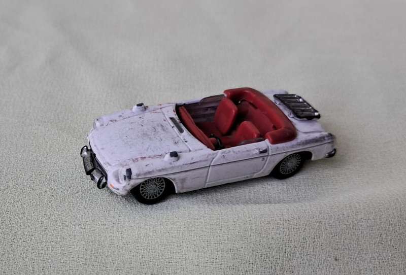 Hongwell MGB Cabriolet 1:72 DAMAGED
