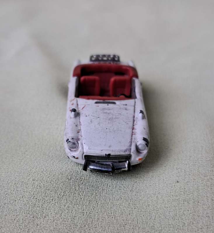 Hongwell MGB Cabriolet 1:72 DAMAGED