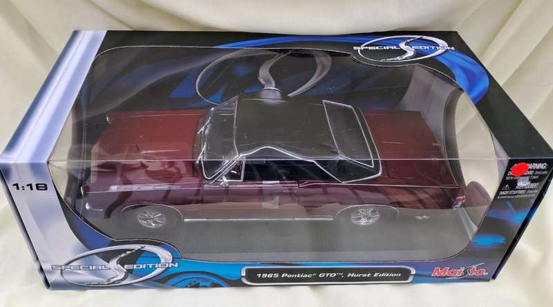 Maisto Special Edition 1:18 1965 Pontiac GTO Hurst Edition - Roof Warped