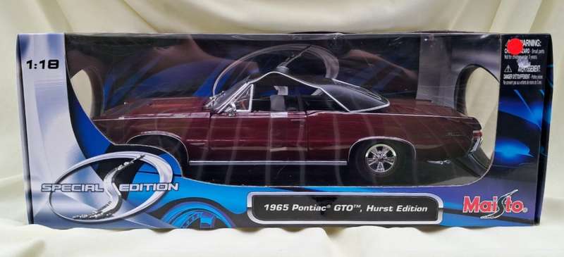 Maisto Special Edition 1:18 1965 Pontiac GTO Hurst Edition - Roof Warped