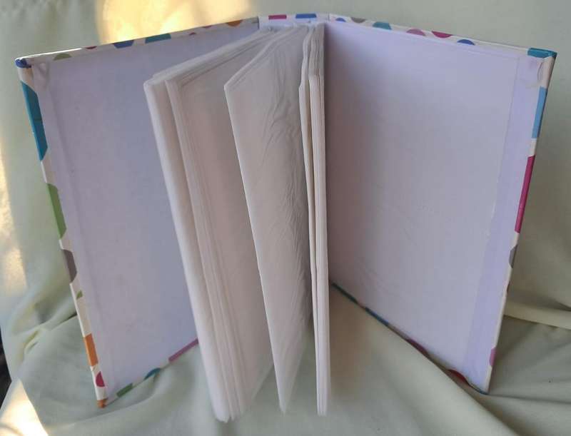 Polkadot Photo Album - 200 Photos *Missing page