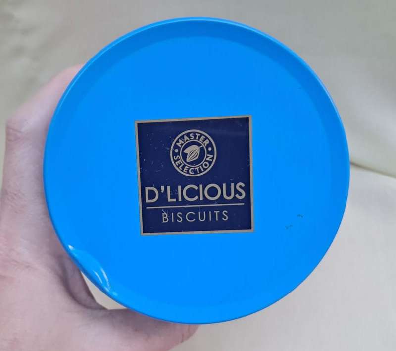 Collectible Tin - D'Licious Salted Caramel Flavoured Wafer Sticks