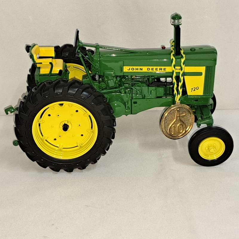 John Deere 720 Tractor No 10 Diesel Tractor - Classics Series - Scale 1/16