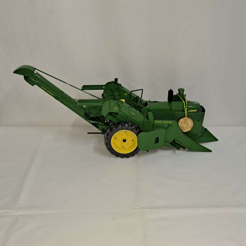 John Deere Tractor No 14  Tractor 4020 +Corn Picker 237 - Classics Series - Scale 1/16
