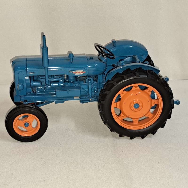 Fordson Power Major Tractor - Universal Hobbies  UH2640U- Scale 1/16