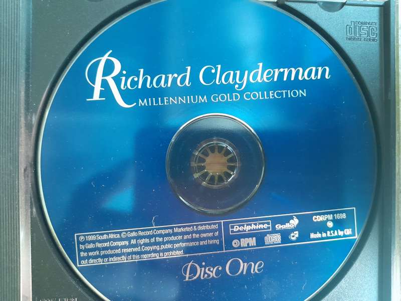 Richard Clayderman - Millennium Gold Collection   (No Jewel Case Sleeves)