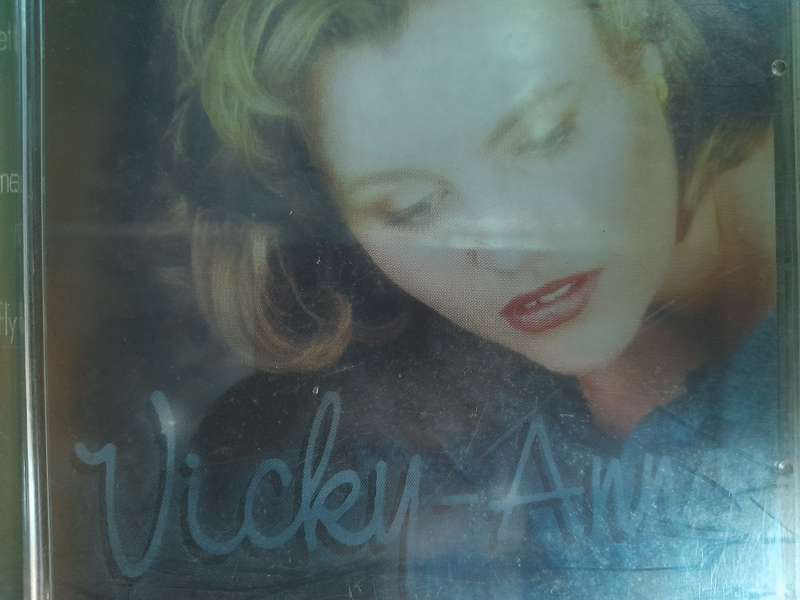 Vicky-Anne - Let me fly