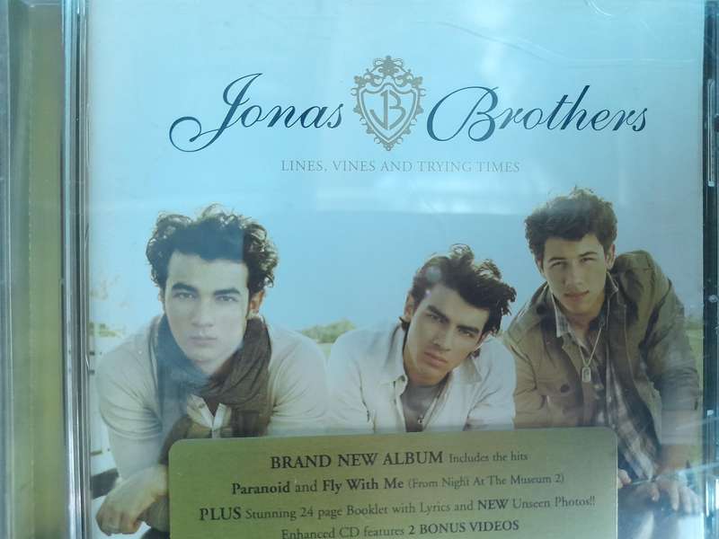 Jonas Brothers - Lines, Vines and trying times