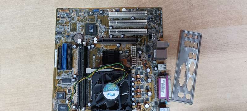 ASUS P4S800-MX Motherboard, CPU and Ram, Backplate