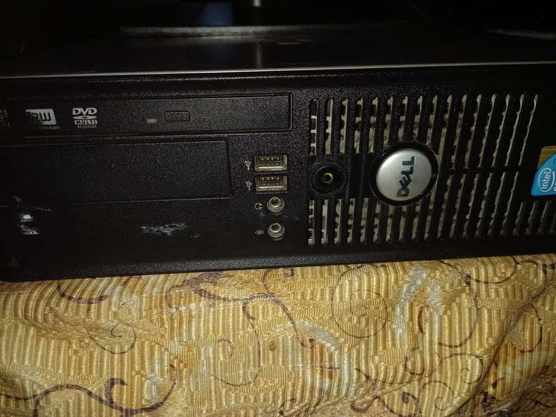 Dell Core 2 quad tower and LG Flatron 1919S screen